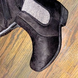 Kids youth boots Sizes below